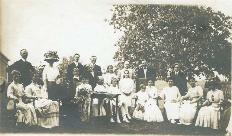          Kellogg: Wedding Party Photos, 1911 picture number 1
   