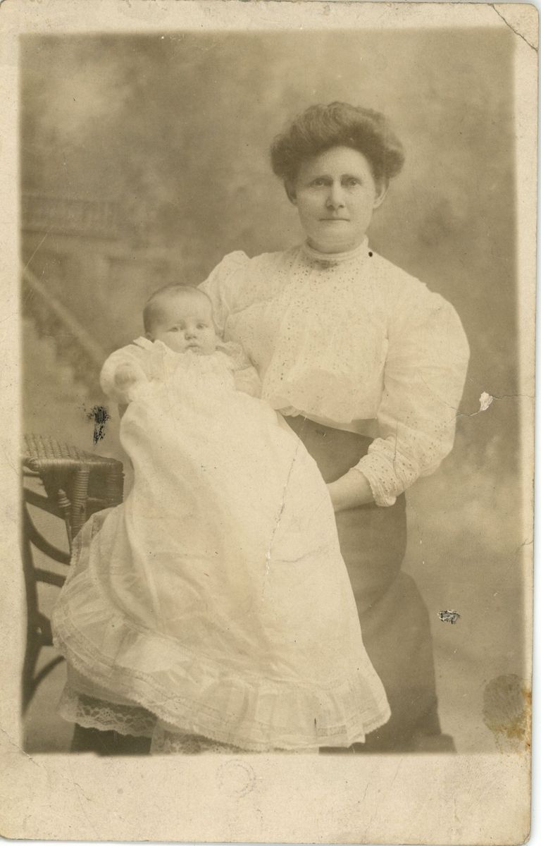          Mangold: Caroline Mangold with William Peter Mangold, 1885 picture number 1
   