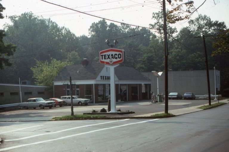          Chatham Road: Texaco Station, 50 Chatham Road, 1978 picture number 1
   
