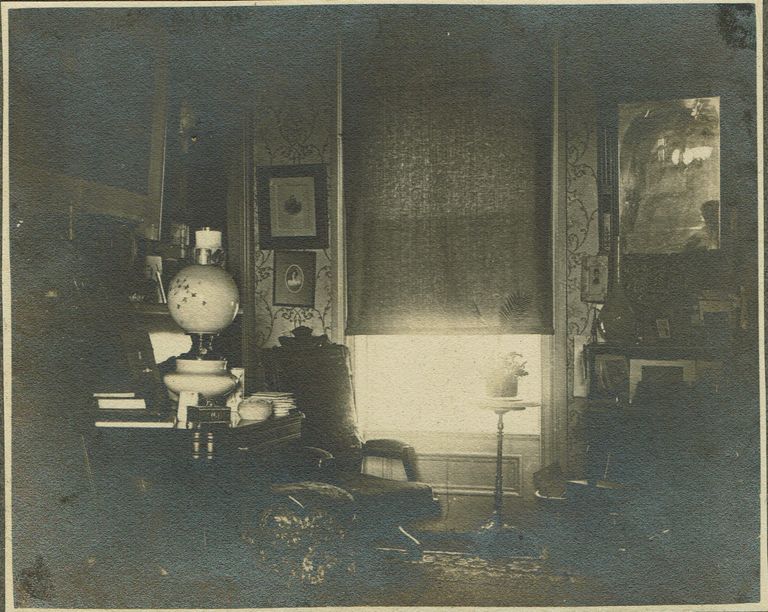          Kellogg: Corner in Parlor, 1900 picture number 1
   