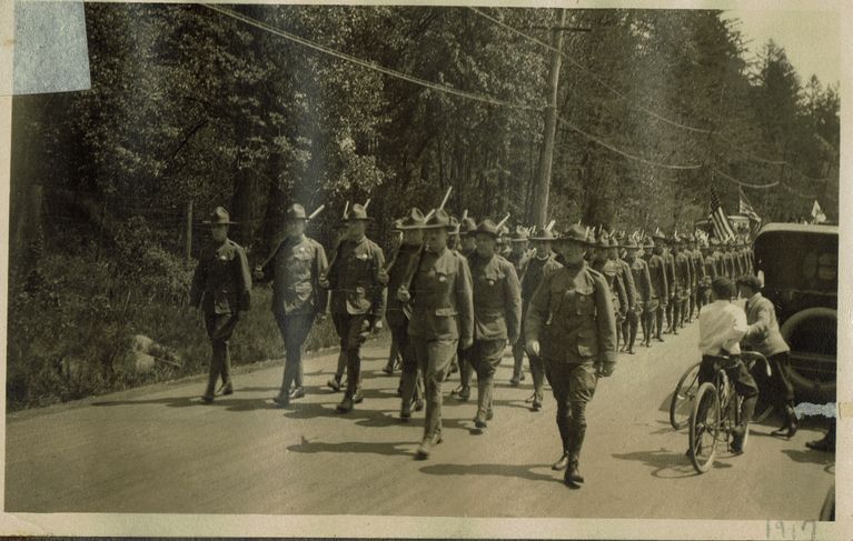          Parade 1917: World War I Soliders picture number 1
   
