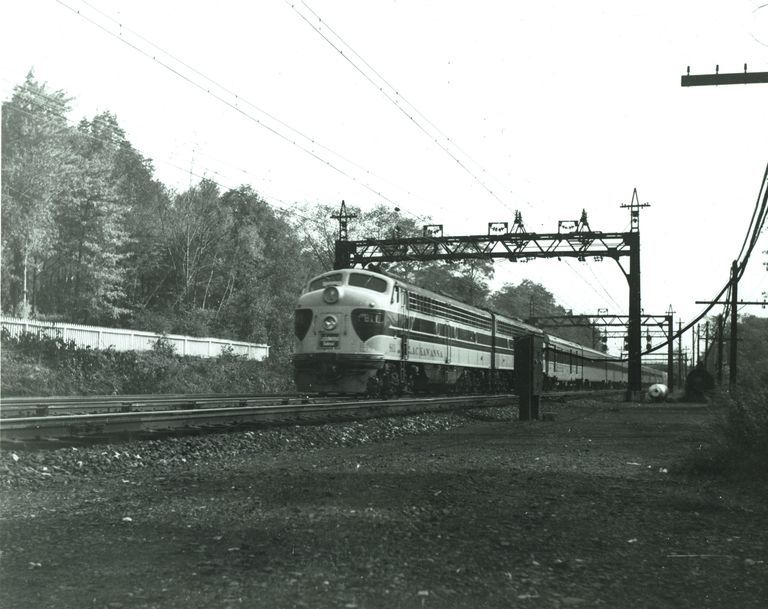          Delaware, Lackawanna and Western's Westbound Phoebe Snow at Millburn, 1953 picture number 1
   