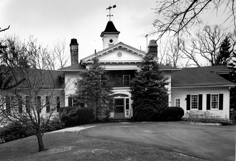          Colonial Revival style Carriage House
   