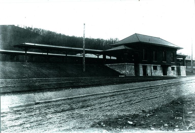          Millburn Train Station, October 1904 picture number 1
   