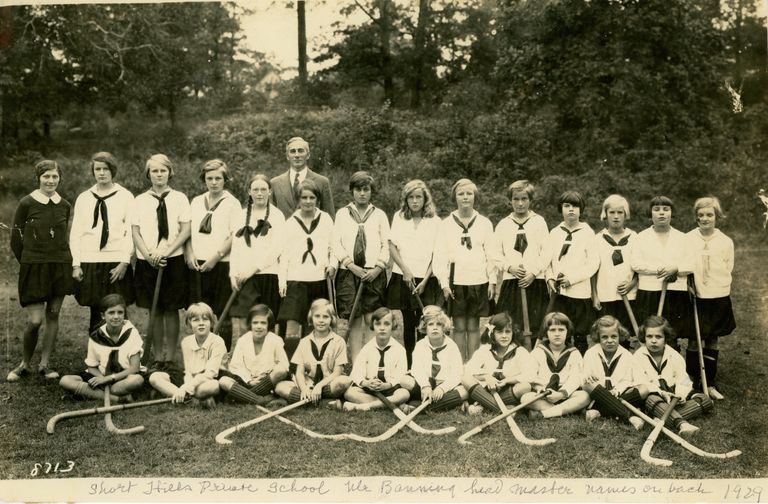          Hartshorn: Short Hills Country Day School Girl's Field Hockey Team, 1929 picture number 1
   