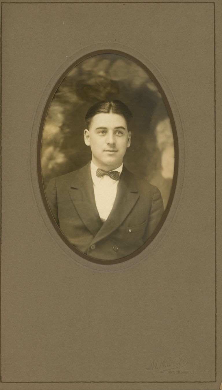          Bosworth: Unidentified man with bow tie picture number 1
   