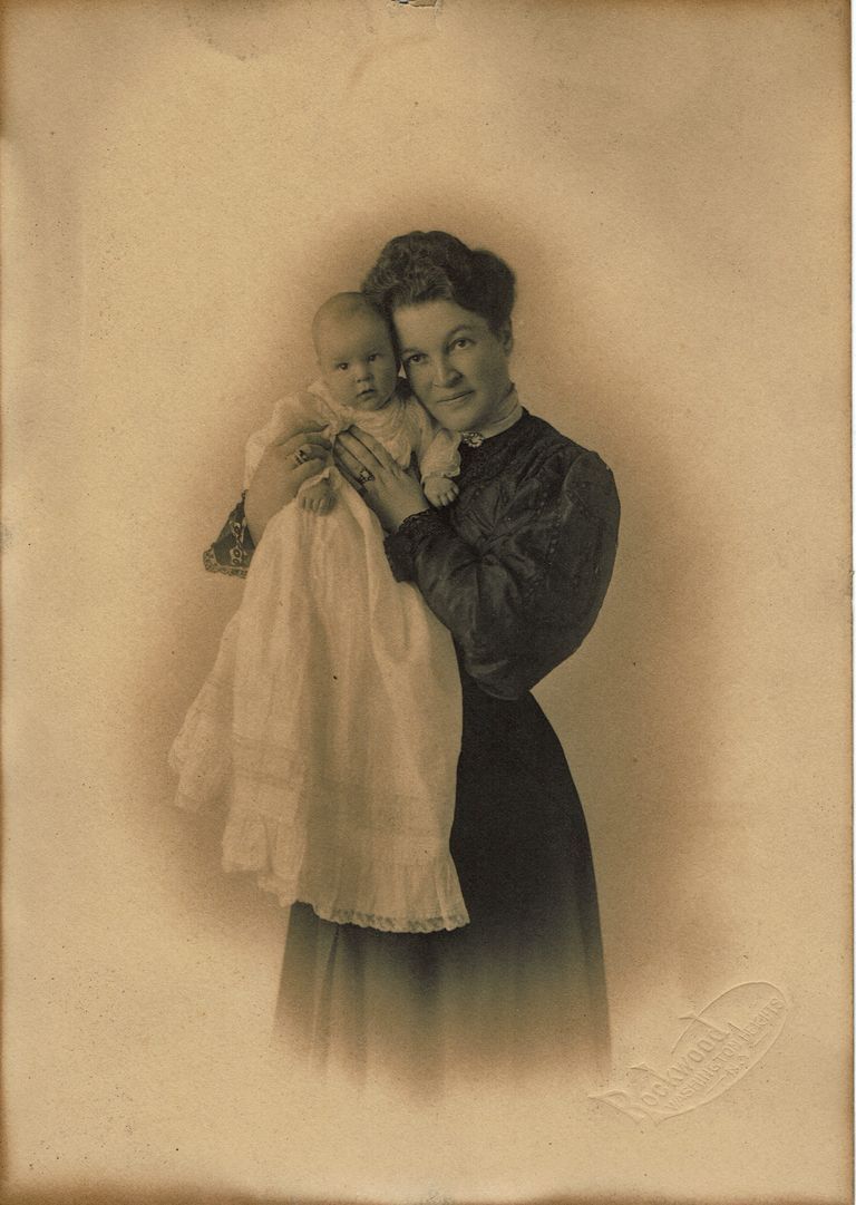          Kellogg: Elizabeth Kellogg and Baby picture number 1
   