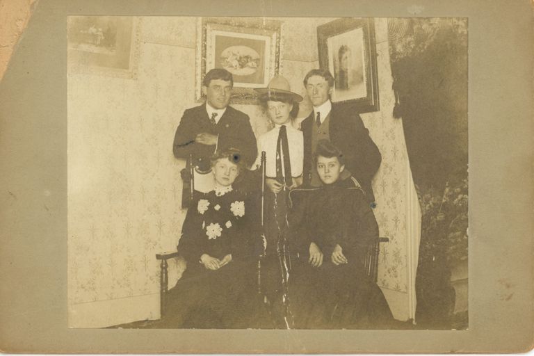          Mangold: Harvey, Bertha, Barbara and Charles Wenner picture number 1
   