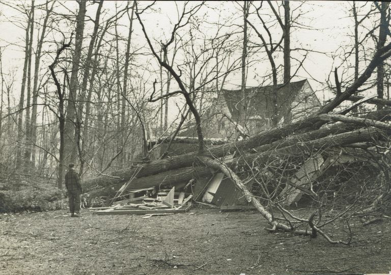          Hurricane: Hurricane Damage to McBride's Garage on Delwick Lane, 1950 picture number 1
   