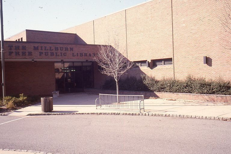          Millburn Library Glen Avenue Entrance, April 1986
   