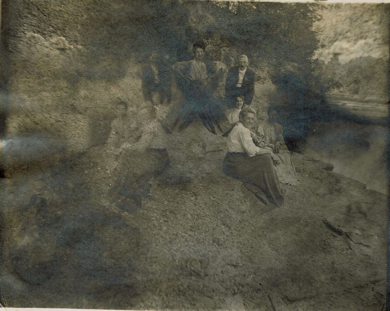          Marshall-Schmidt Album: Marshall Family in South Mountain Reservation picture number 1
   