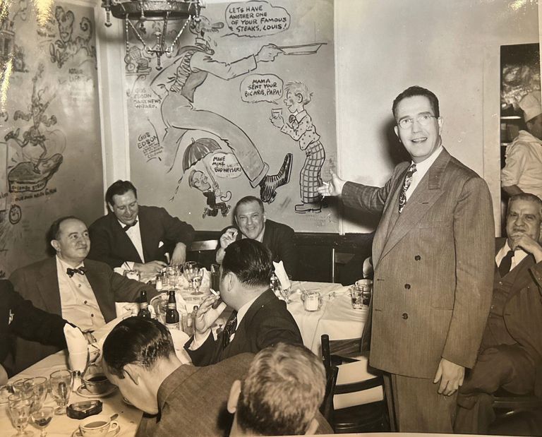          Dunn: Bob Dunn and other cartoonists at the Palm Restaurant picture number 1
   