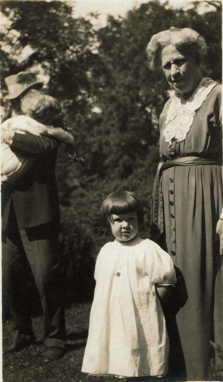          Hartshorn: Catherine Jennette Hartshorn & Joanna Randall Hartshorn, 1920 picture number 1
   