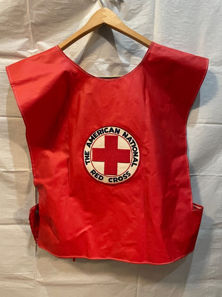          Red Cross: 2 Red Cross Vests picture number 1
   
