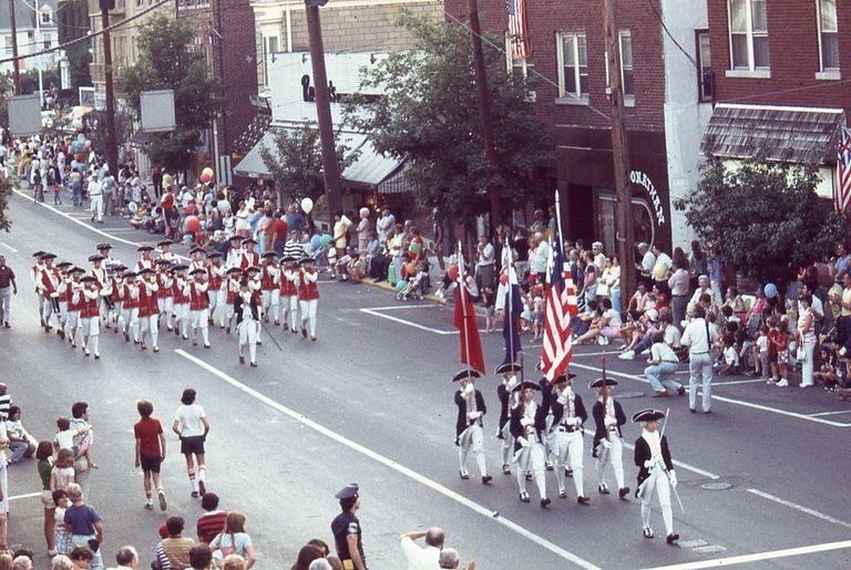          July 4: Revolutionary War Costumed Marchers in American Bicentennial Parade, 1976 picture number 1
   