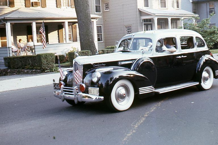          July 4, 1976 Parade-Black/White Antique Car picture number 1
   