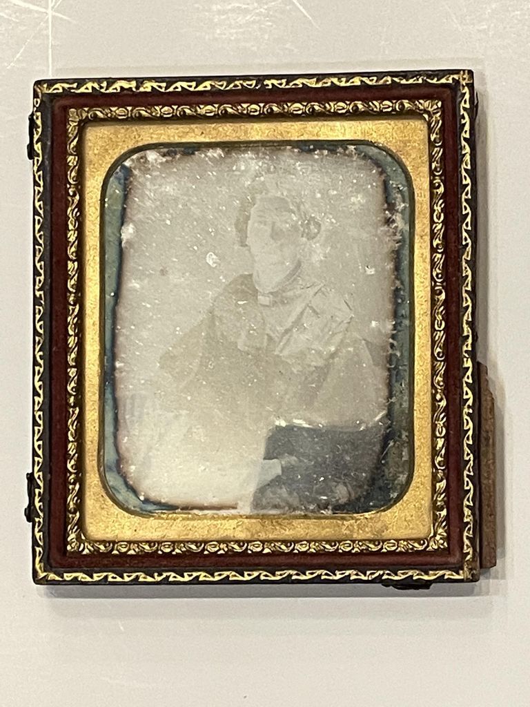          Other side of frame missing
   