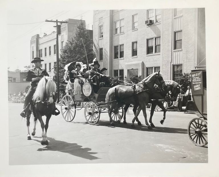          Centennial Parade: Carriage and a Horse (1957) picture number 1
   