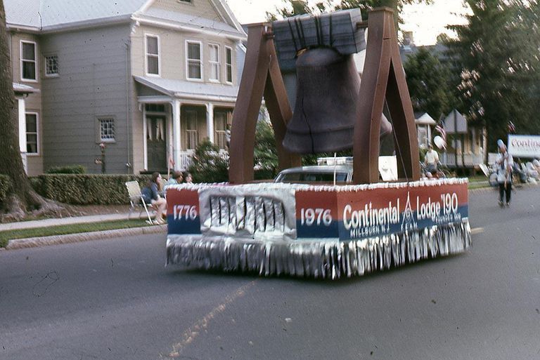          July 4: Continental Lodge 190 Liberty Bell Float in American Bicentennial Parade 1976 picture number 1
   