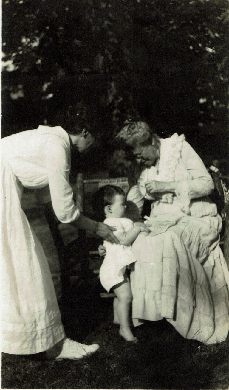          Hartshorn: Joanna Randall Hartshorn and Catherine Jennette Hartshorn, c. 1917 picture number 1
   