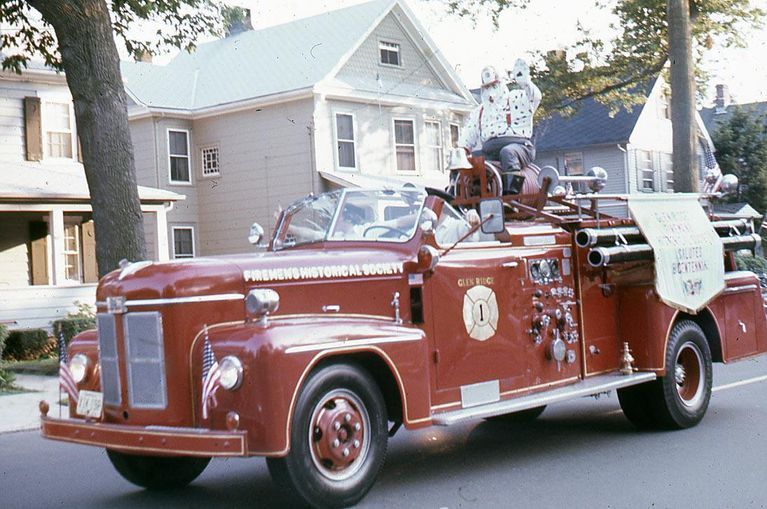          July 4: Firemen's Historical Society of Glen Ridge in American Bicentennial Parade, 1976 picture number 1
   