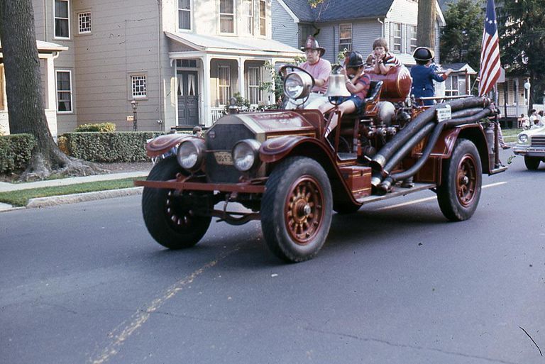          July 4, 1976 Parade-Unidentified Antique Fire Truck picture number 1
   