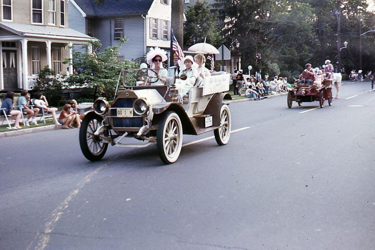          July 4: Unidentified Women in Costume in Antique Car in American Bicentennial Parade, 1976 picture number 1
   