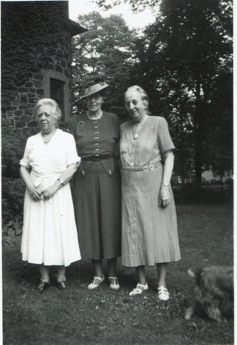          Hartshorn: Gertrude, Carolyn and Cora Hartshorn picture number 1
   