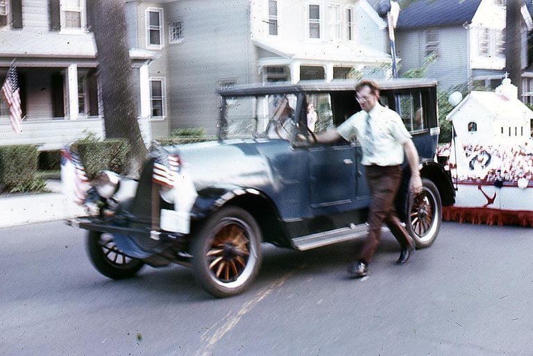          July 4: Man pushing antique car in American Bicentennial Parade, 1976 picture number 1
   
