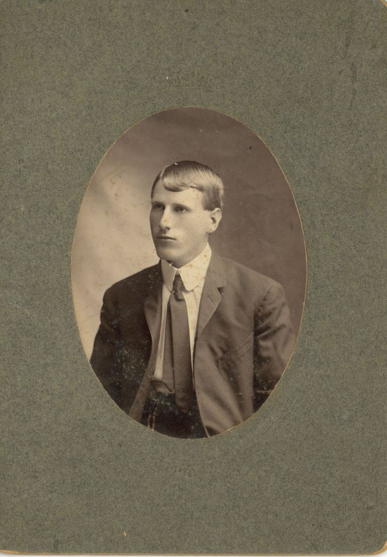          Bosworth: Unidentified man in suit and tie picture number 1
   