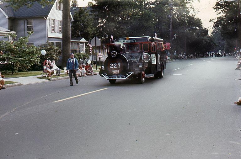          July 4: Rolling Round House 227 Engine in American Bicentennial Parade, 1976 picture number 1
   