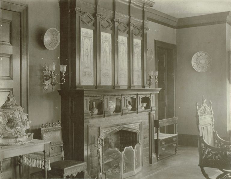          Hartshorn: 18 Crescent Place Dining Room, c. 1898 picture number 1
   