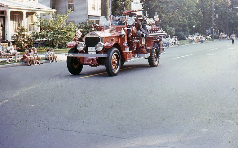          July 4: Fire Truck in American Bicentennial Parade, 1976 picture number 1
   