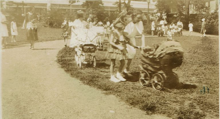          July 4: Baby Parade, Millburn, 1930 picture number 1
   