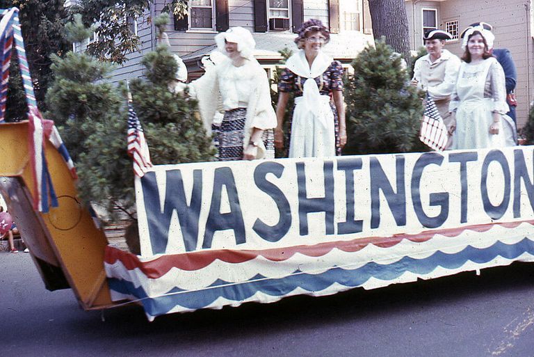          July 4: Washington Rock Float at American Bicentennial Parade, 1976 picture number 1
   