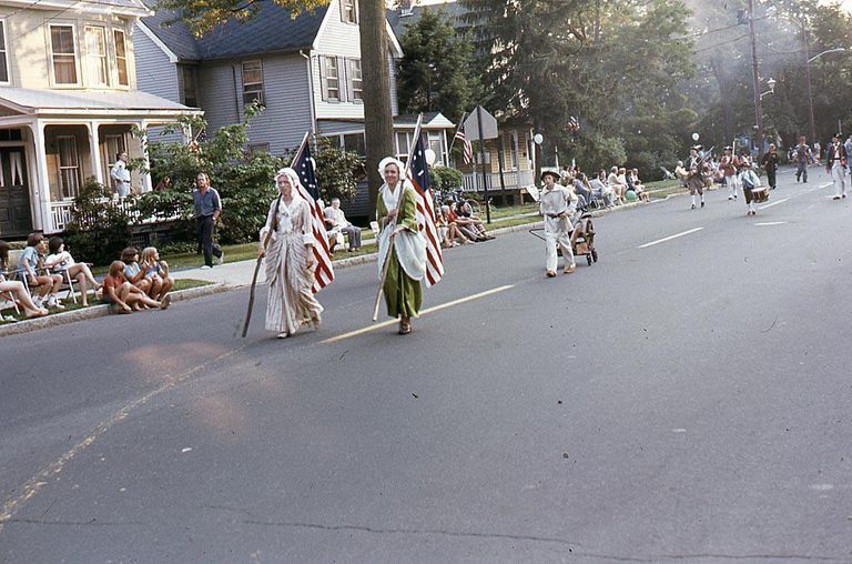          July 4: Women in Revolutionary War Garb at American Bicentennial Parade, 1976. picture number 1
   