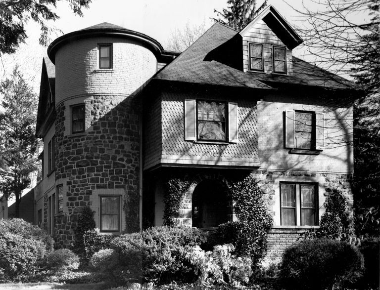          Architects: Swinnerton & Poole; Hartshorn House #48, Queen Anne style
   