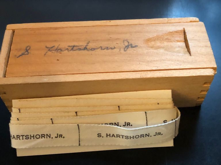          Hartshorn: Wooden Box with Stewart Hartshorn, Jr. Cloth Labels picture number 1
   