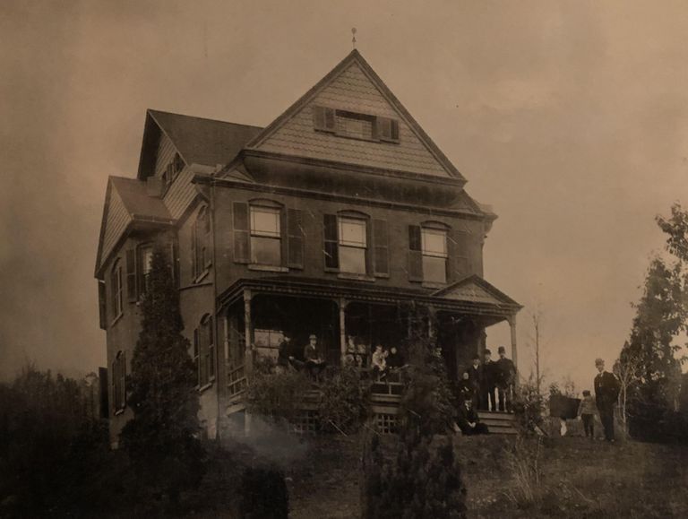          Mrs. Mary Nadin House; Wyckoff Collection
   