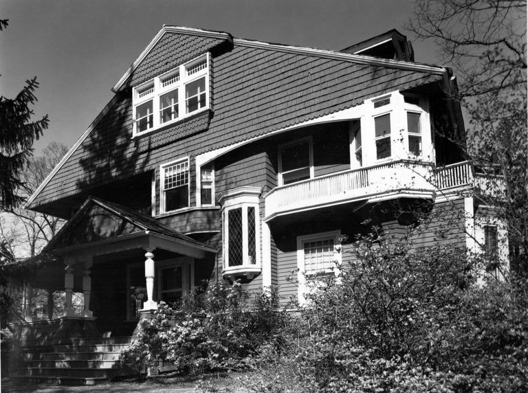          Shingle Style (1880-1900)
   