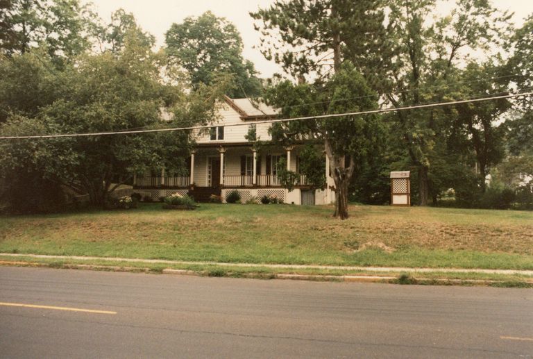          Bodwell: Bodwell House, 431 Millburn Avenue, 1985 picture number 1
   