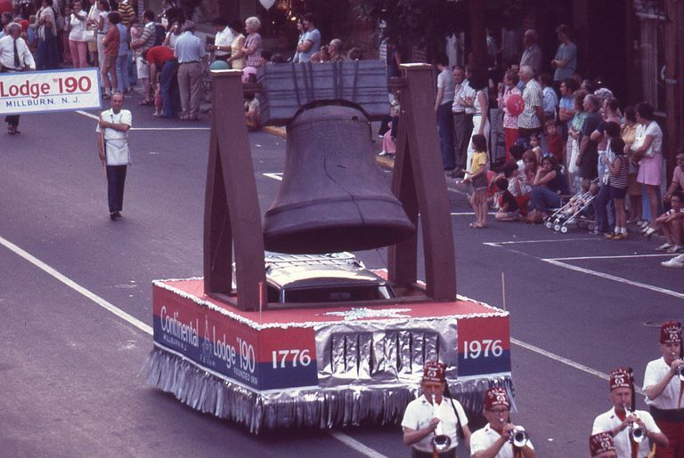          July 4: Liberty Bell Float in Bicentennial Parade, 1976 picture number 1
   