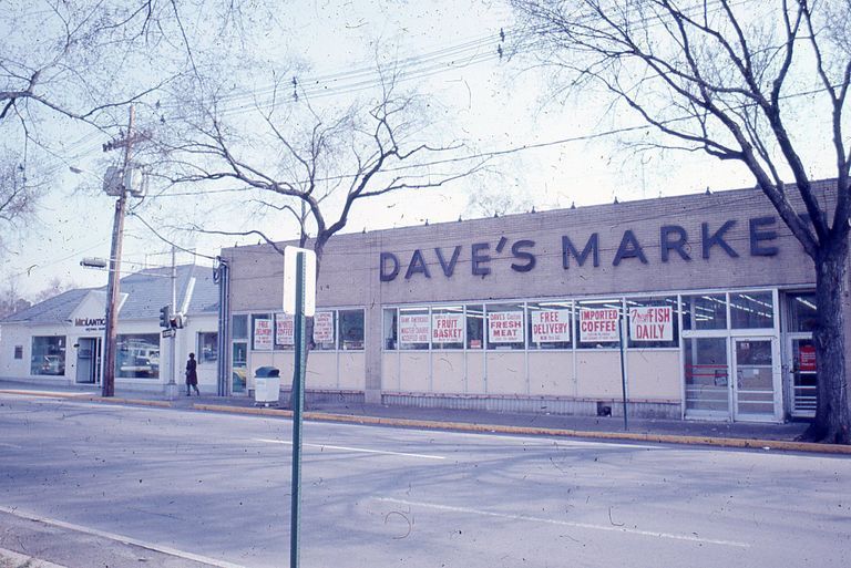          Dave's Market, 186 Essex Street, 1976 picture number 1
   