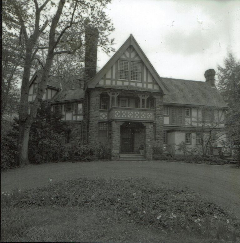          66 Minnisink, Charlecote, 1902 picture number 1
   