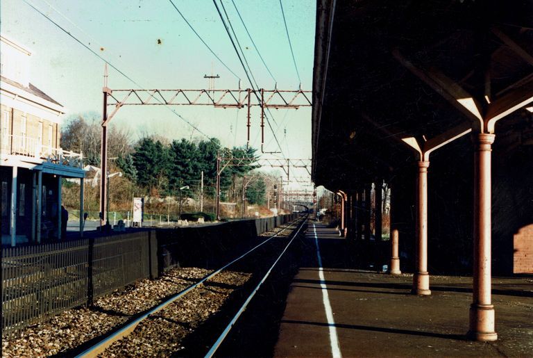          Millburn Train Station, 1985 picture number 1
   