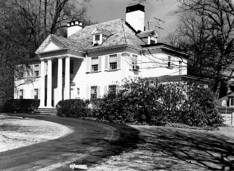          Colonial Revival Style
   
