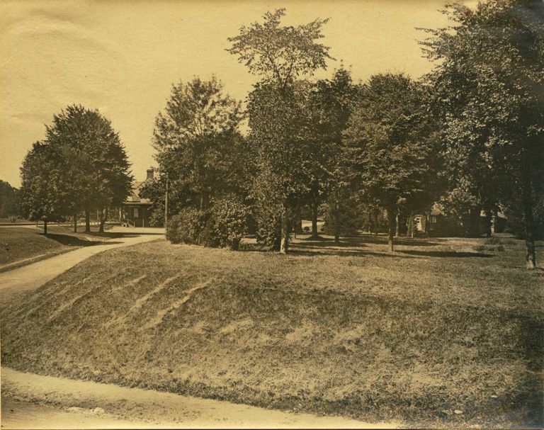          Hartshorn Album 3: Short Hills Railroad Station and Station Park picture number 1
   