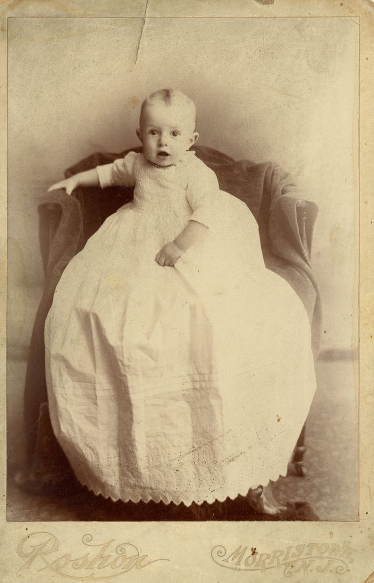          2 copies of the same photo
   