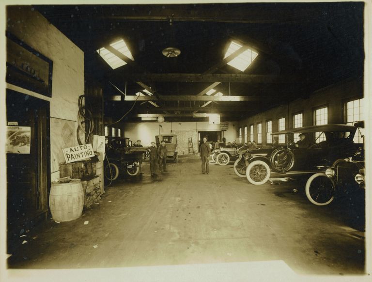          Ford Dealership Garage Interior picture number 1
   