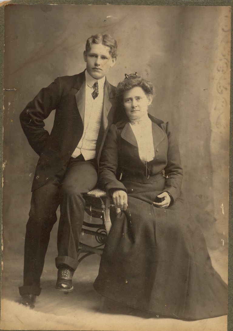          Mangold: William Peter Mangold and his mother, c. 1900 picture number 1
   